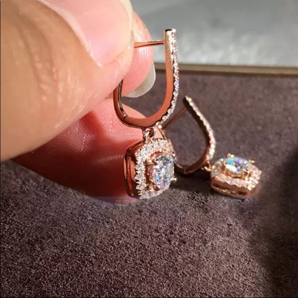 *GORGEOUS* ROSE GOLD 18k STUD EARRINGS - Picture 3 of 4